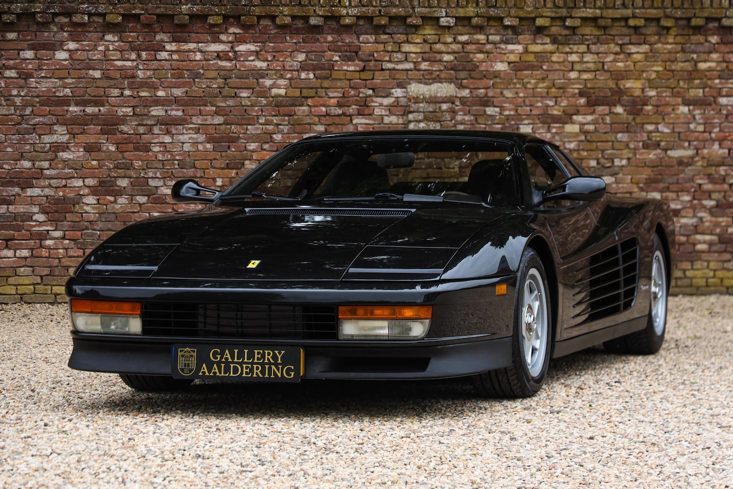 Ferrari Testarossa - "Nero Metallizzato" The Monodado version, Presented in "Nero Metallizzato over a Nero-Burg - AutoWereld.nl