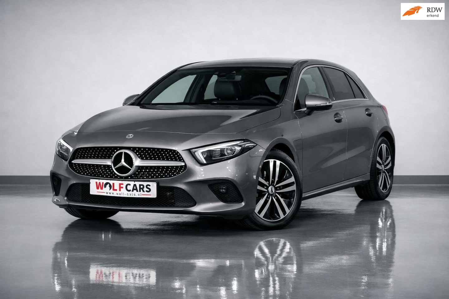 Mercedes-Benz A-klasse - 250 e Premium Plus | 1 Jaar Grantie - AutoWereld.nl