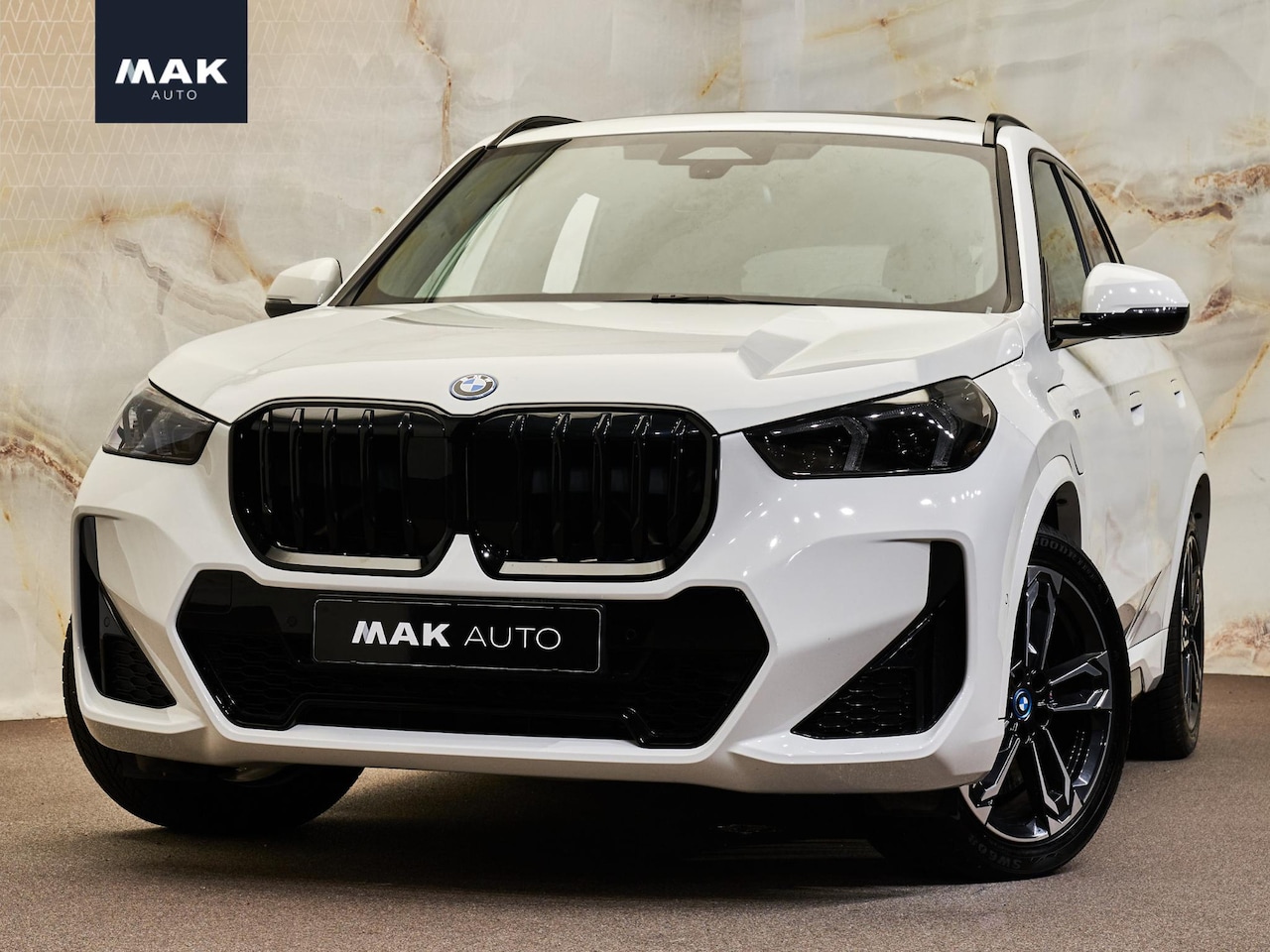 BMW X1 - xDrive30e M Sport Pro , pano, H/K, massage, 19", memory, keyless, privacy - AutoWereld.nl