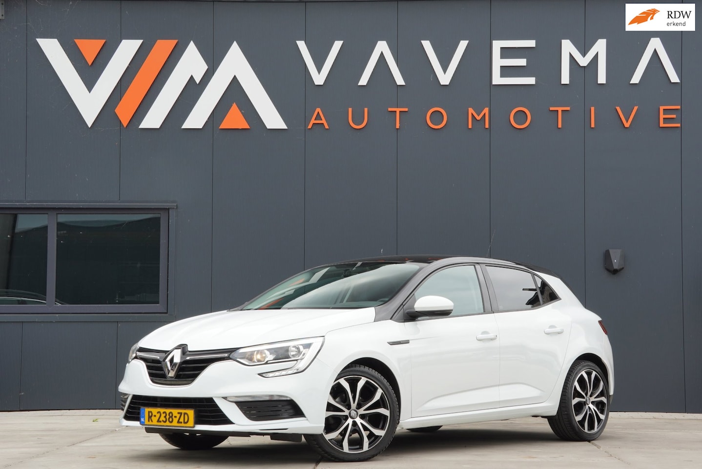 Renault Mégane - 1.2 TCe Zen 2017 5 Deurs Airco Cruise control Bluetooth - AutoWereld.nl