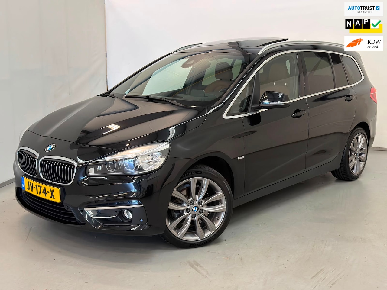 BMW 2-serie Gran Tourer - 218i High Executive 7p. / NL-auto / Pano / HUD - AutoWereld.nl