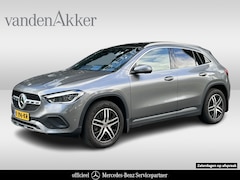 Mercedes-Benz GLA-Klasse - 200 Luxury // Panorama dak // Distronic // Memory Stoelen // MultiBeam LED // Rijassistent