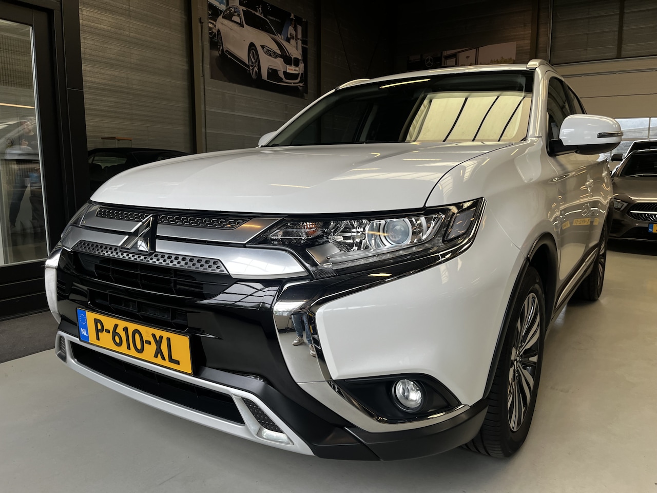 Mitsubishi Outlander - 2.0 2WD Instyle Trekhaak, Achteruitrijcamera - AutoWereld.nl