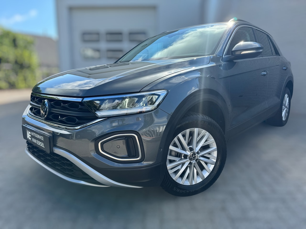 Volkswagen T-Roc - 1.0 TSI Life LED / NAVIGATIE / DIGITAL COCKPIT / PARK ASSIST / STOELVERWARMING / 4-SEIZOEN - AutoWereld.nl