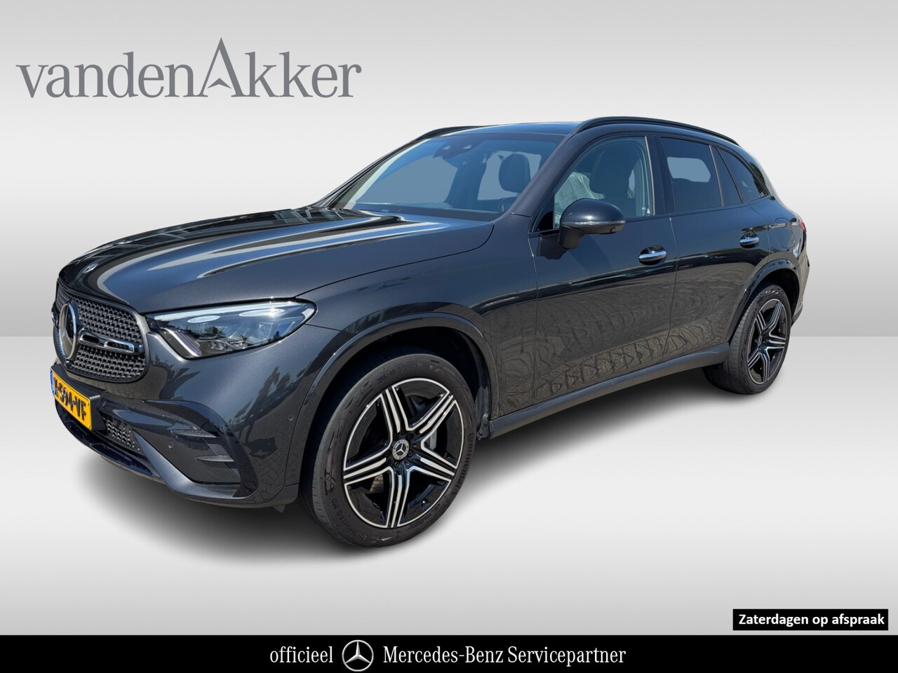 Mercedes-Benz GLC-klasse - 300e AMG // Panorama dak // Trekhaak // Burmester // Headup // Memory Stoelen // Distronic - AutoWereld.nl