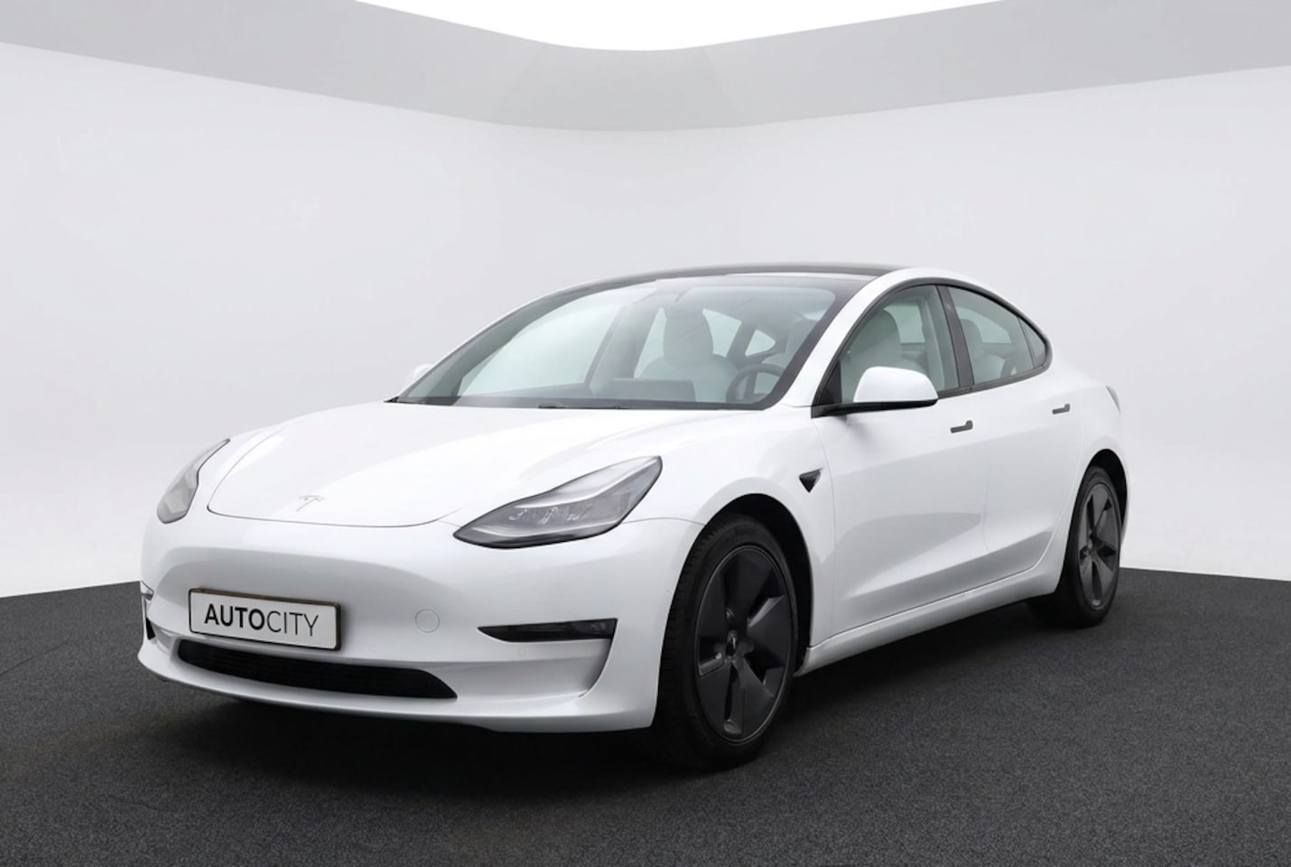 Tesla Model 3 - Standard RWD Plus 60 kWh FACELIFT | Warmtepomp | Autopilot - AutoWereld.nl