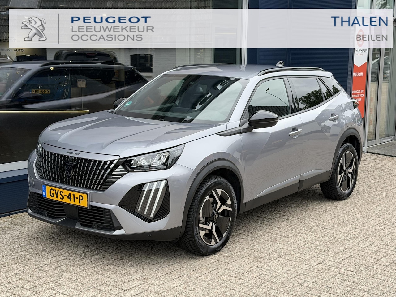 Peugeot 2008 - 1.2 Hybrid 145 Allure | Trekhaak 1100 KG | Navigatie | All Season Banden | 360 Graden Came - AutoWereld.nl