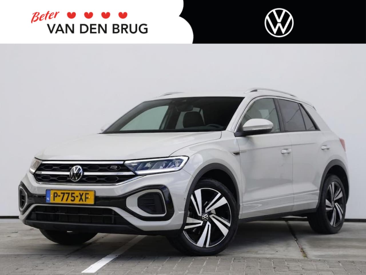 Volkswagen T-Roc - 1.5 TSI R-Line 150pk DSG | Trekhaak | Achteruitrijcamera | 18" inch velgen | Climatronic | - AutoWereld.nl