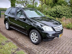 Mercedes-Benz M-klasse - 320 CDI storingsgevoelige luchtvering is reeds preventief vervangen door betrouwbare, gewone verin