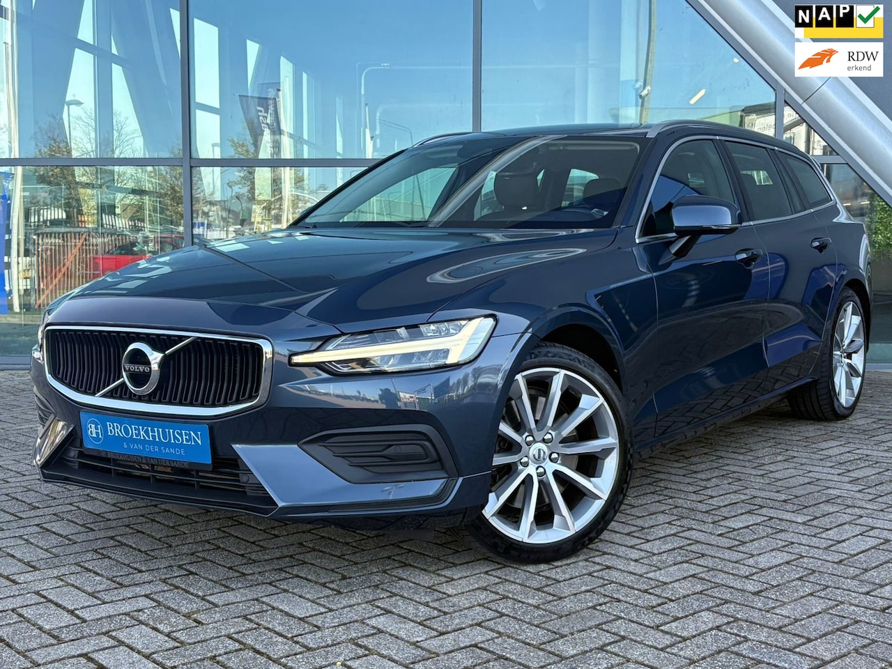 Volvo V60 - 2.0 T5 Momentum 250pk Trekhaak / Adaptvie Cruise / Stuur-Stoel Verwarming - AutoWereld.nl