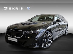BMW 5-serie - Sedan 530e | M Sport Pro | Bowers & Wilkins Sound System | Panoramadak | Trekhaak