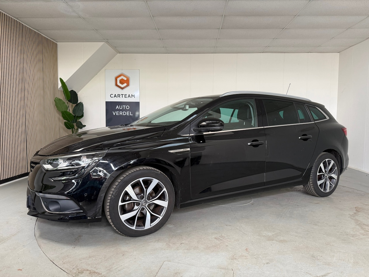 Renault Mégane Estate - 1.2 TCe Bose Airco, Navigatie, Trekhaak, LMV - AutoWereld.nl