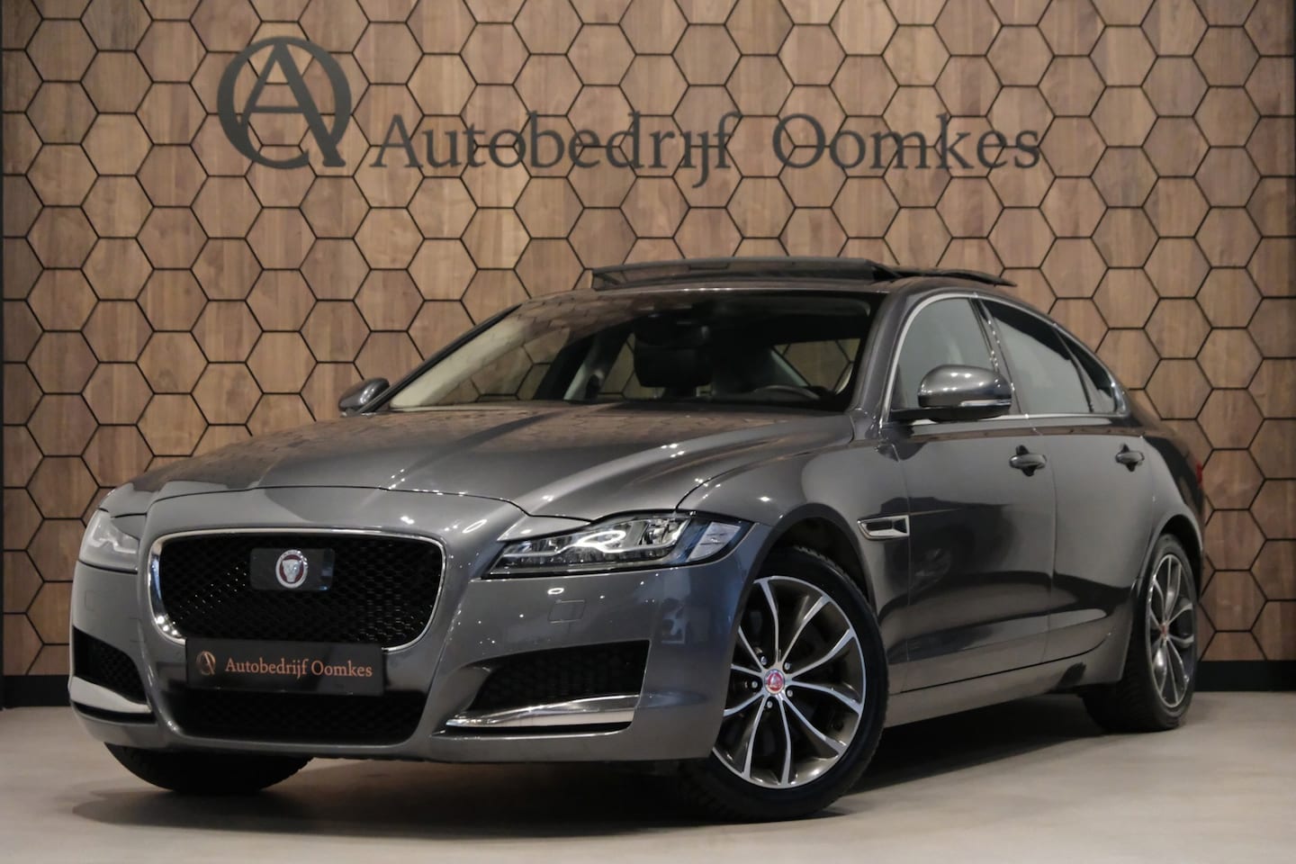 Jaguar XF - 2.0 30t Prestige AWD 300pk! 100.235km UNIEK PANORAMADAK Goedkoop rijden op LPG - AutoWereld.nl
