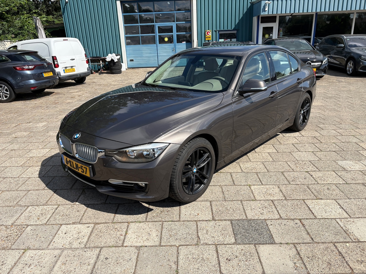 BMW 3-serie - 320i EfficientDynamics Edition Business 320i EfficientDynamics Edition Business - AutoWereld.nl