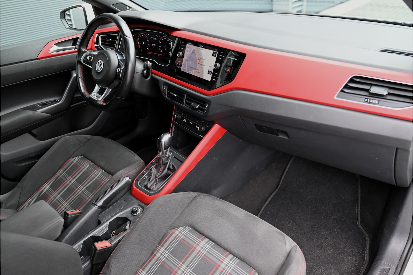 Volkswagen Polo - 2.0 TSI GTI 200 PK / PANO / VIRTUAL / BEATS / CAMERA / DCC / LED / ACC / LANE ASSIST / NL - AutoWereld.nl