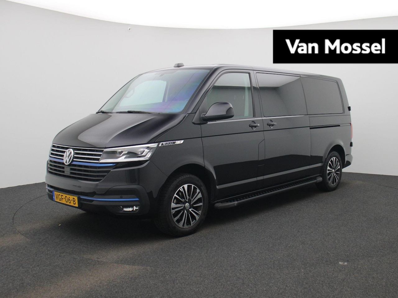 Volkswagen Transporter - 2.0 TDI L2H1 Bulli 150PK | Automaat | Dubbele Cabine | Trekhaak | Parkeersensoren Voor + A - AutoWereld.nl