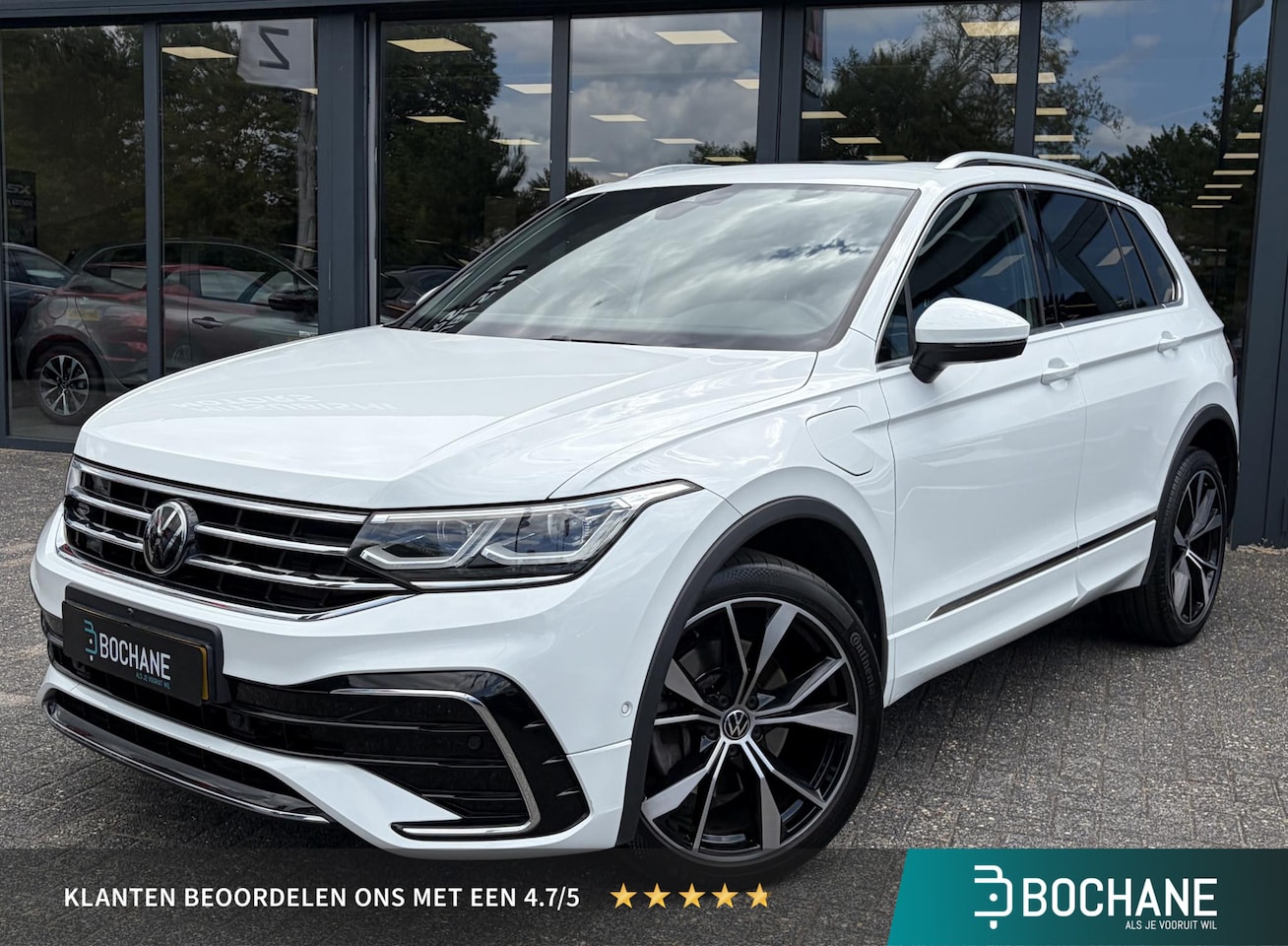 Volkswagen Tiguan - 1.4 TSI eHybrid R-Line Business+ | Panoramadak | Leder | Applecarplay/Androidauto | Zeer n - AutoWereld.nl
