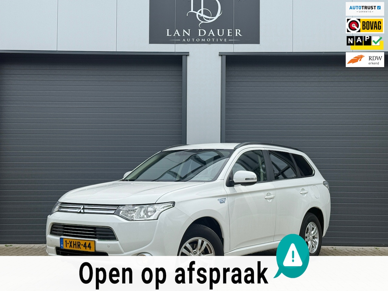 Mitsubishi Outlander - 2.0 PHEV Business Edition / CAMERA NAVI - AutoWereld.nl