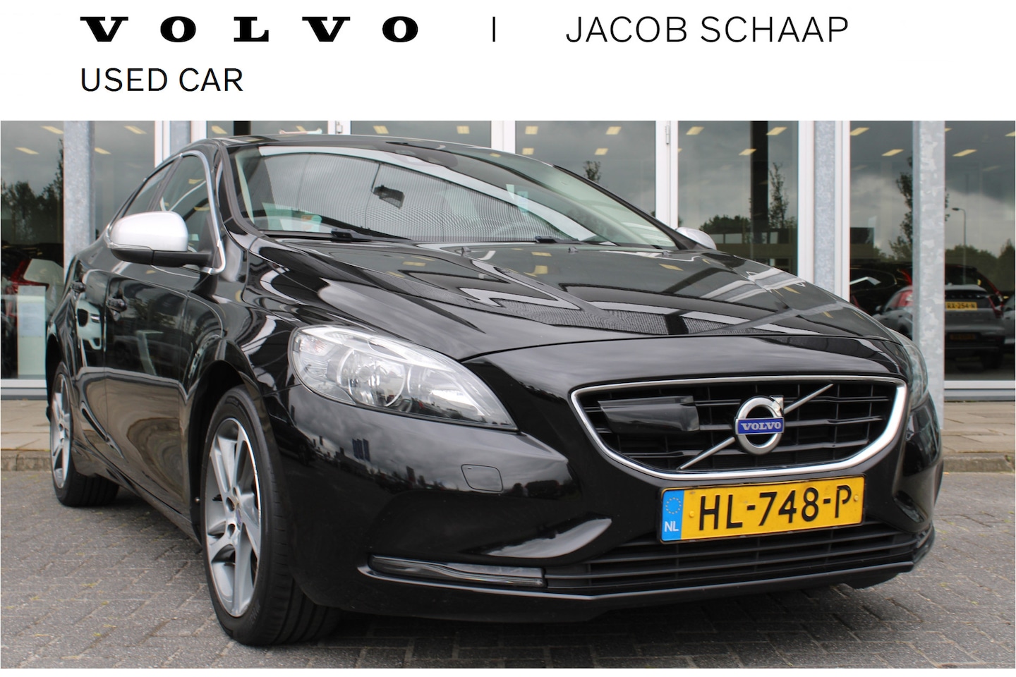 Volvo V40 - T2 123PK Automaat Momentum | Org. NL | Styling Kit | Adapt. Cruise | BLIS | PDC Achter | C - AutoWereld.nl