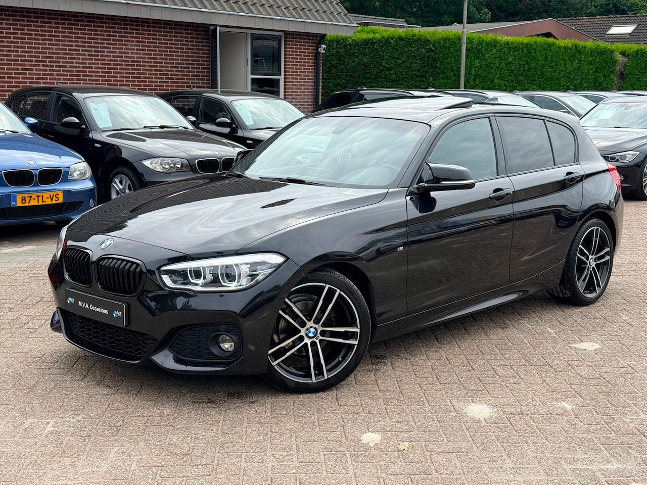 BMW 1-serie - 118i Corporate Lease High Executive M Sport|Carplay|Leder|Harman Kardon|Leder|Automaat|Cli - AutoWereld.nl