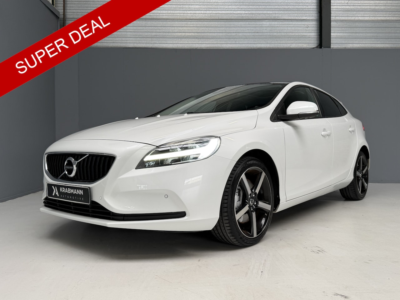Volvo V40 - 1.5 T3 Momentum Panorama|Leder|Automaat|LED| . - AutoWereld.nl
