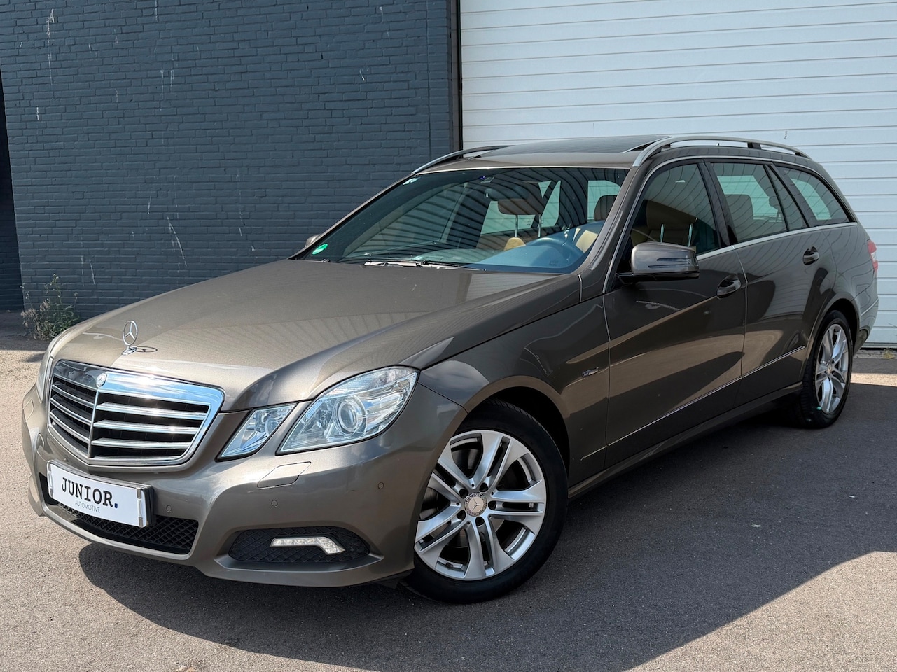 Mercedes-Benz E-klasse Estate - 350 CGI Avantgarde 1EEIG/DEALERONDERHOUD/PANO/MASSAGE - AutoWereld.nl