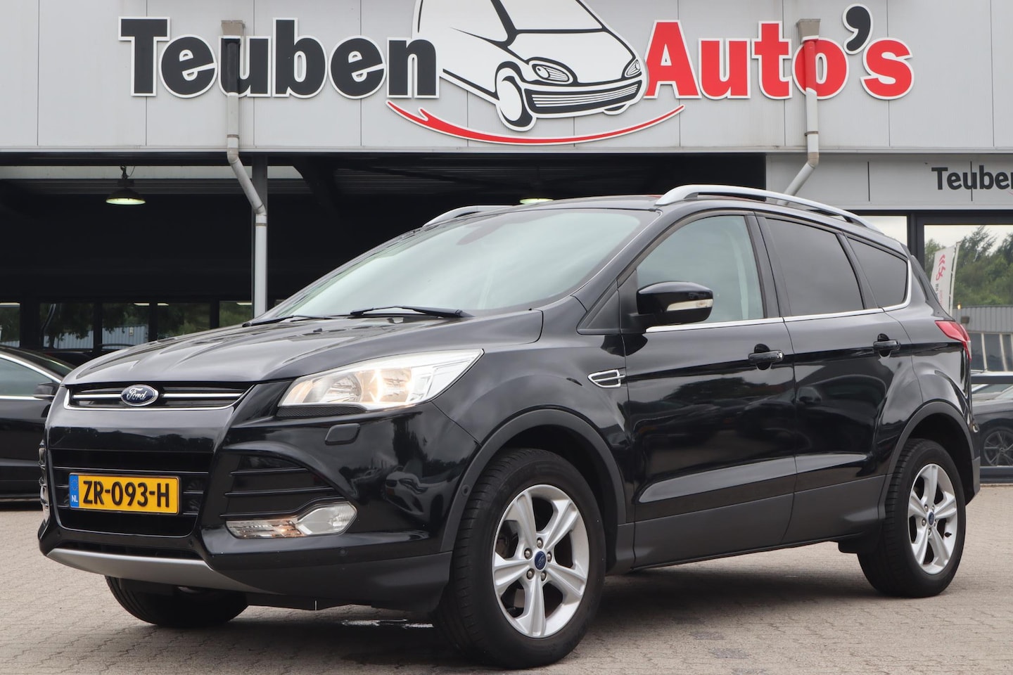 Ford Kuga - 1.5 Titanium Styling Pack | Winter pack | Trekhaak | Goed onderhouden! - AutoWereld.nl
