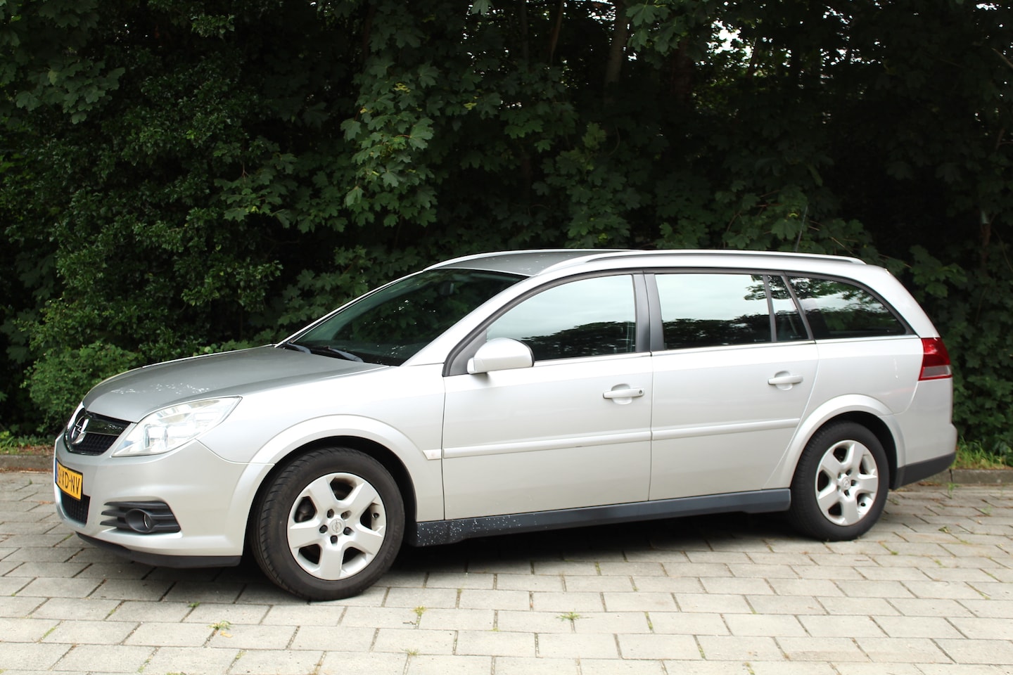 Opel Vectra Wagon - 1.8-16V Business clima cruise trekhaak. Nette auto. - AutoWereld.nl