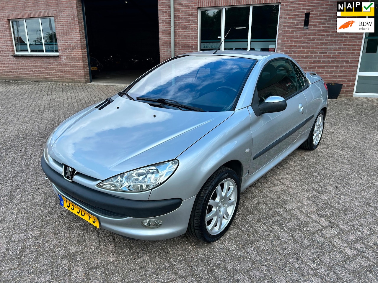 Peugeot 206 CC - 1.6-16V //Nieuwe APK // Airco // 100.000 km - AutoWereld.nl
