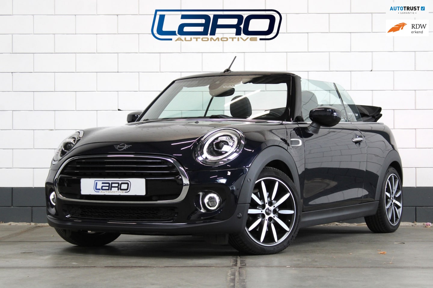 MINI Cabrio - 1.5 Cooper 136 pk Aut. | ACC LED Camera CarPlay Yours Stoelver. - AutoWereld.nl