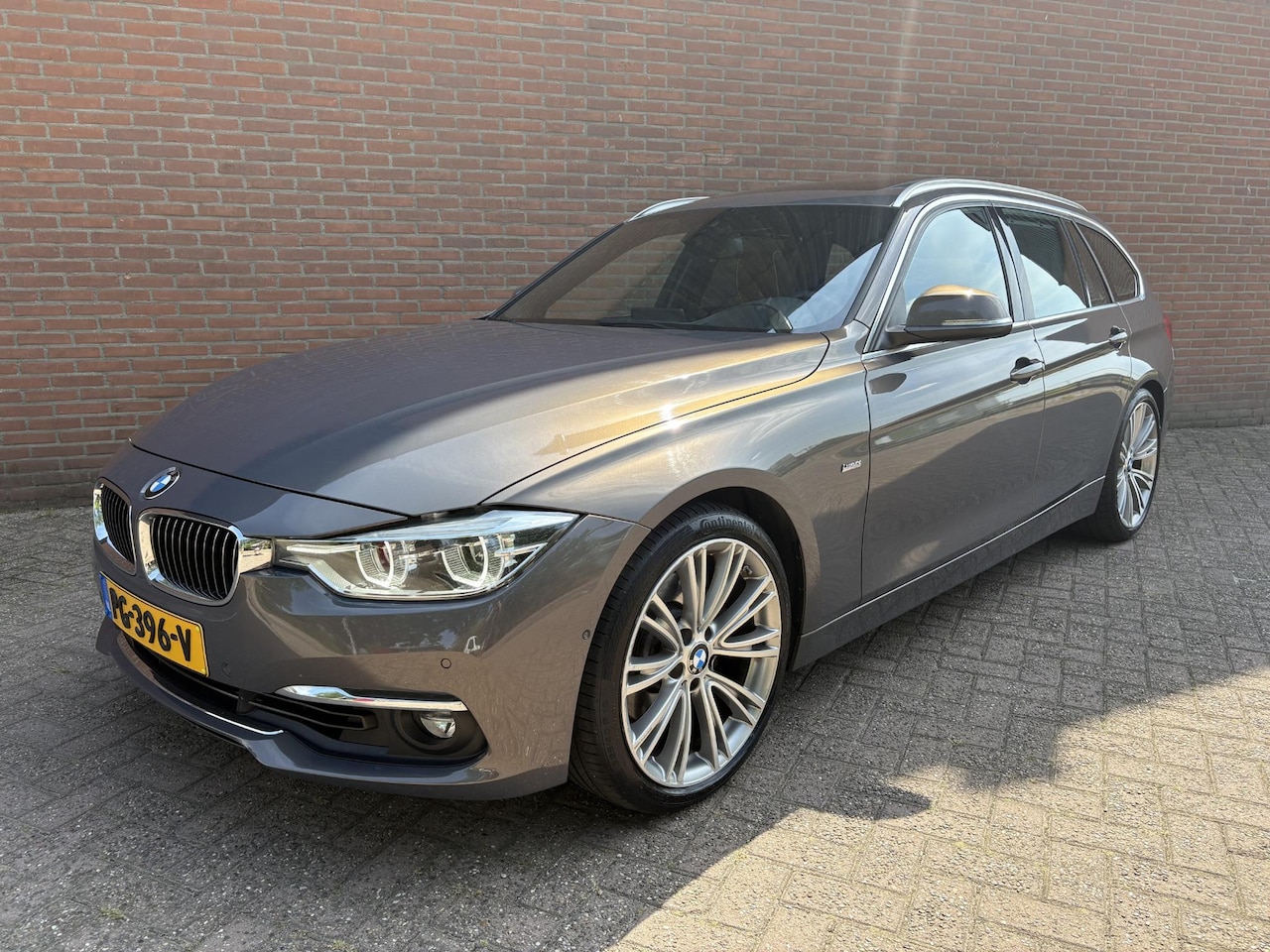 BMW 3-serie Touring - 330i Luxury High Executive “Individual / Pano / Trekhaak” - AutoWereld.nl