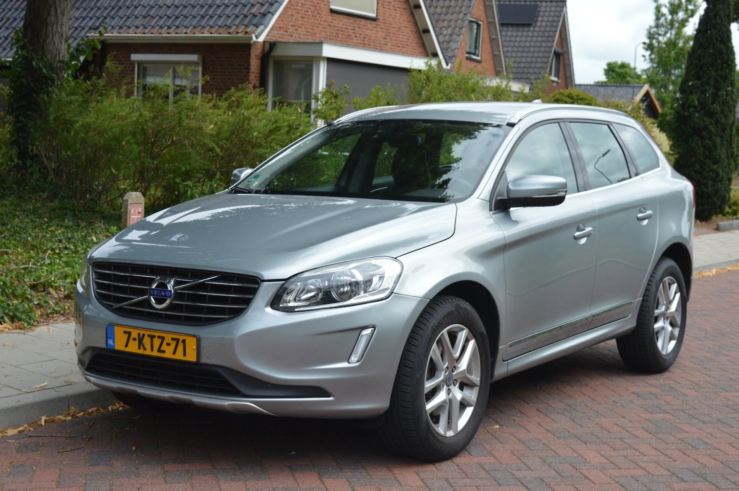 Volvo XC60 - 2.0 T5 FWD Summum ORG NL/NAP - AutoWereld.nl