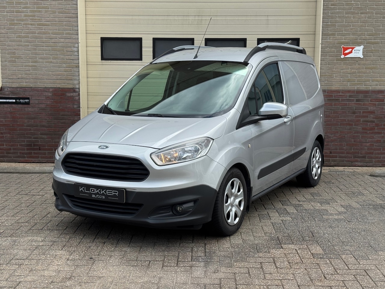Ford Transit Courier - 1.5 TDCI 1E EIG|Cruise|PDC|Trekhaak|Euro 6 - AutoWereld.nl