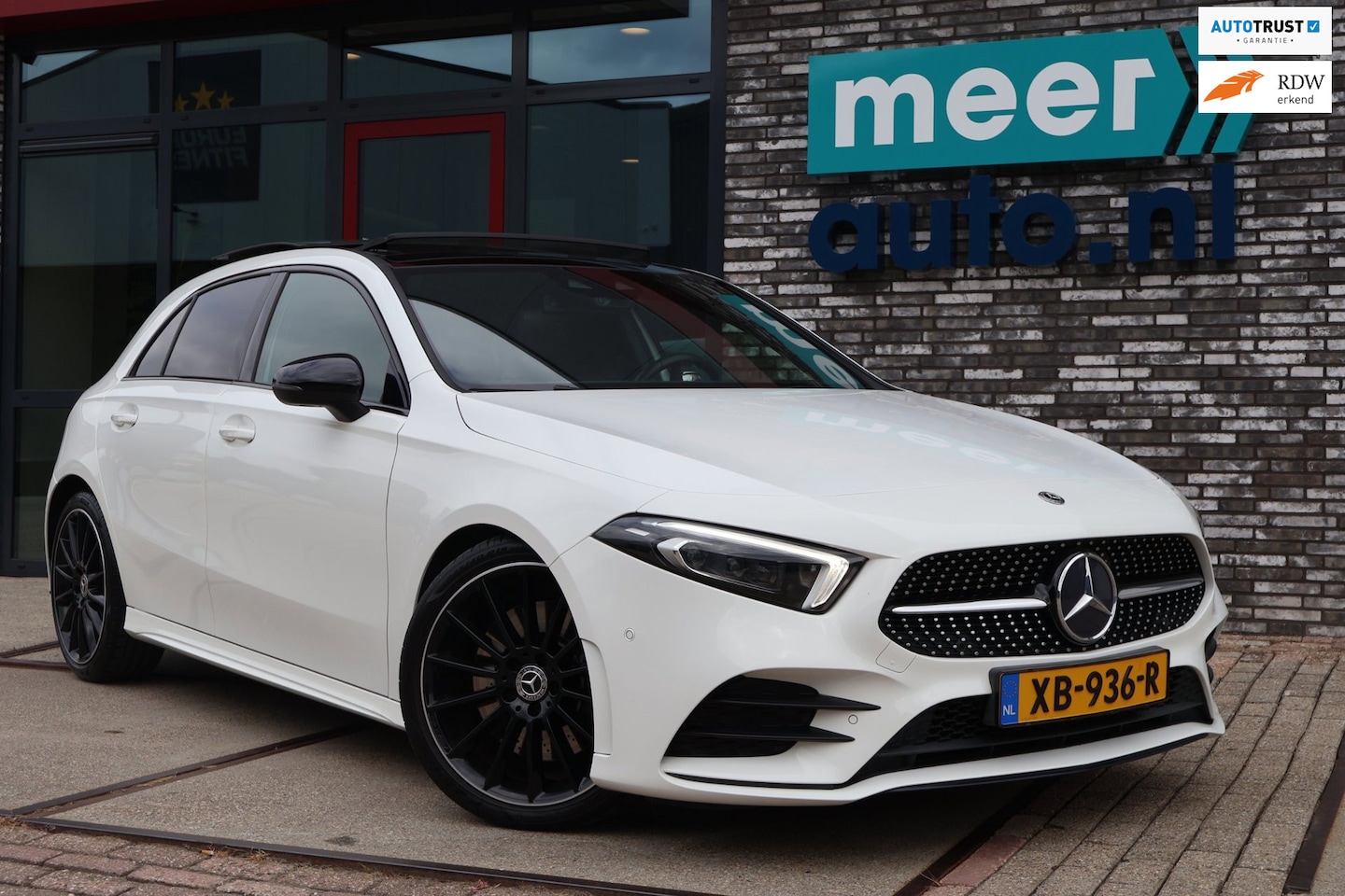 Mercedes-Benz A-klasse - 250 AMG Premium Plus l PANO l SFEER l NIGHT l MATRIX l EL-STOEL l 19INCH - AutoWereld.nl