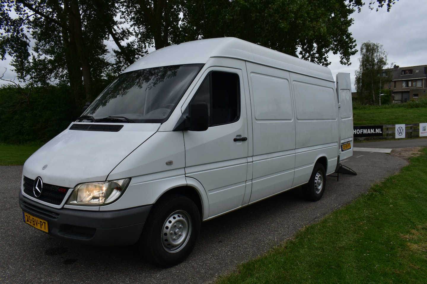 Mercedes-Benz Sprinter - 208 CDI 2.2 355 HD Trkhaak Oprijplateau zeer nette bus - AutoWereld.nl