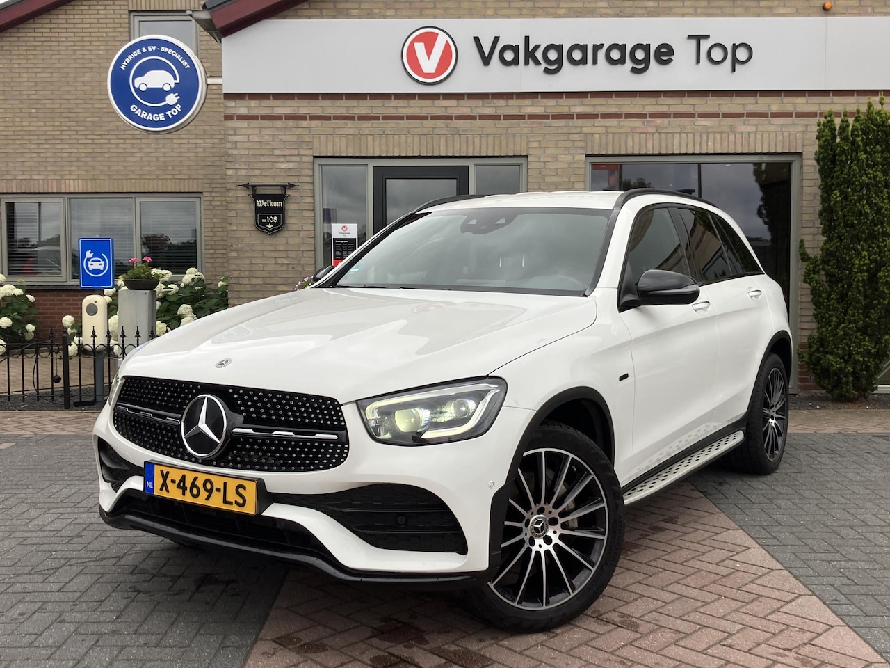 Mercedes-Benz GLC-klasse - 300e 4MATIC AMG | MBUX | Trekhaak | Leder - AutoWereld.nl
