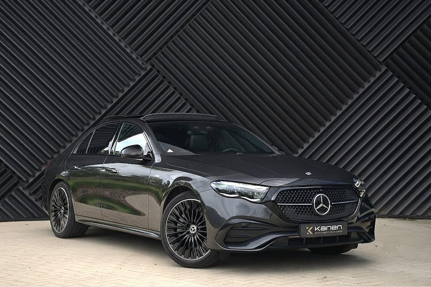 Mercedes-Benz E-klasse - 300 e AMG Distronic+ IHC+ Pano Burmester Memory 360 PassagiersDispl. - AutoWereld.nl
