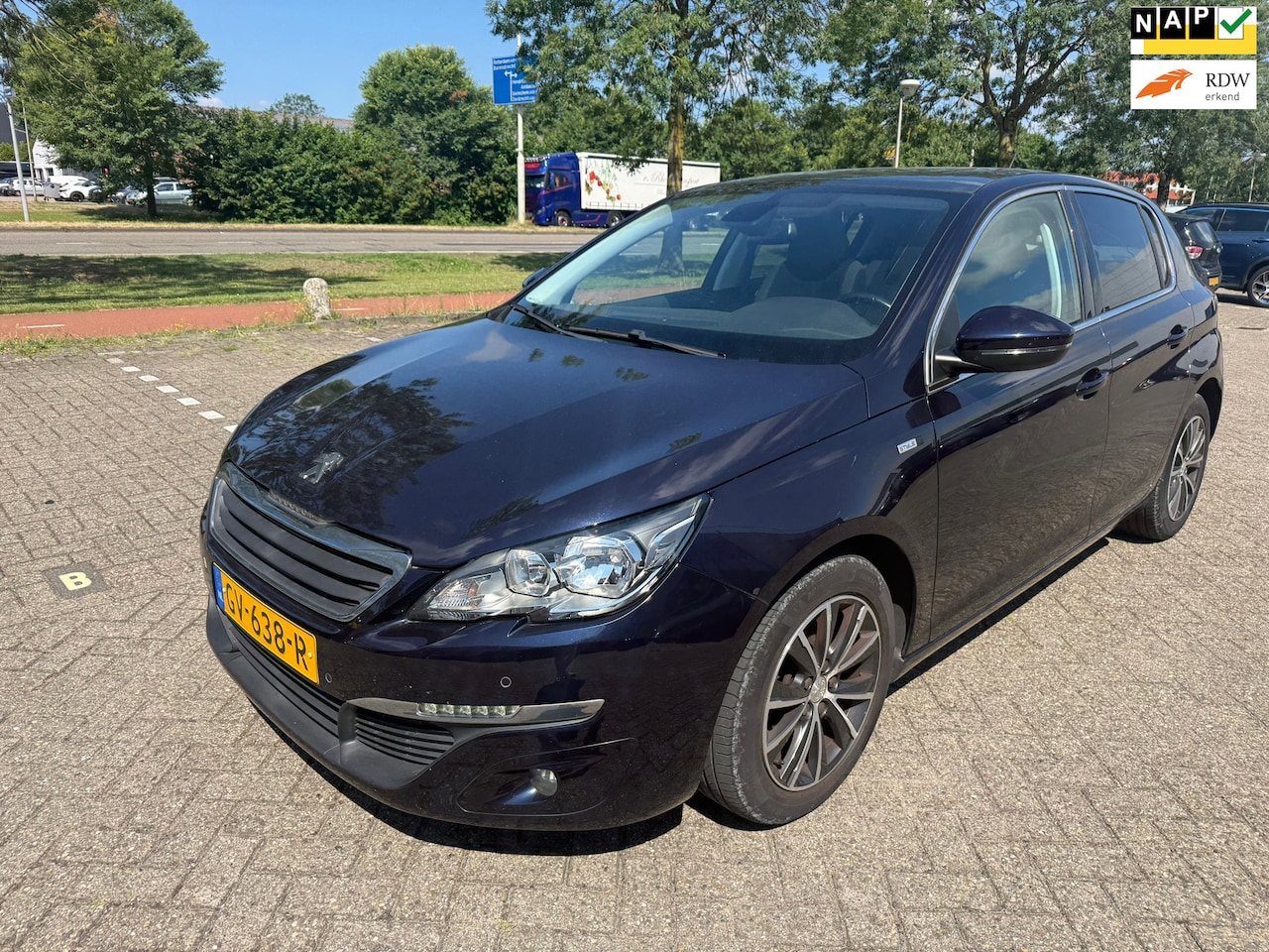 Peugeot 308 - 1.2 PureTech Style / 1 JAAR APK / NAP / AIRCO / PDC / PANO DAK / BOEKJES / GOED ONDERHOUDE - AutoWereld.nl