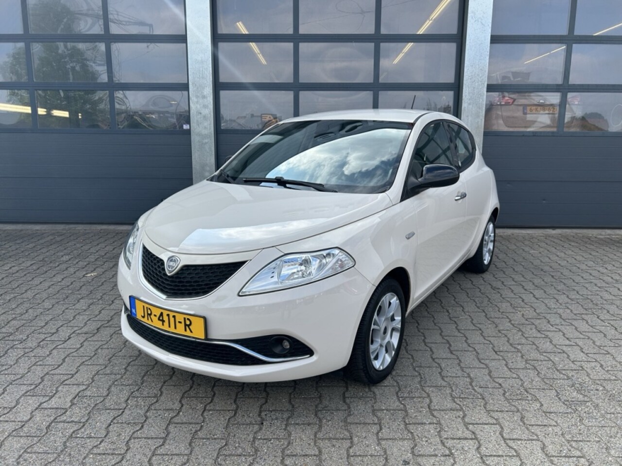 Lancia Y(psilon) - Ypsilon 0.9 8v 85pk TwinAir S&S DFN Platinum - AutoWereld.nl