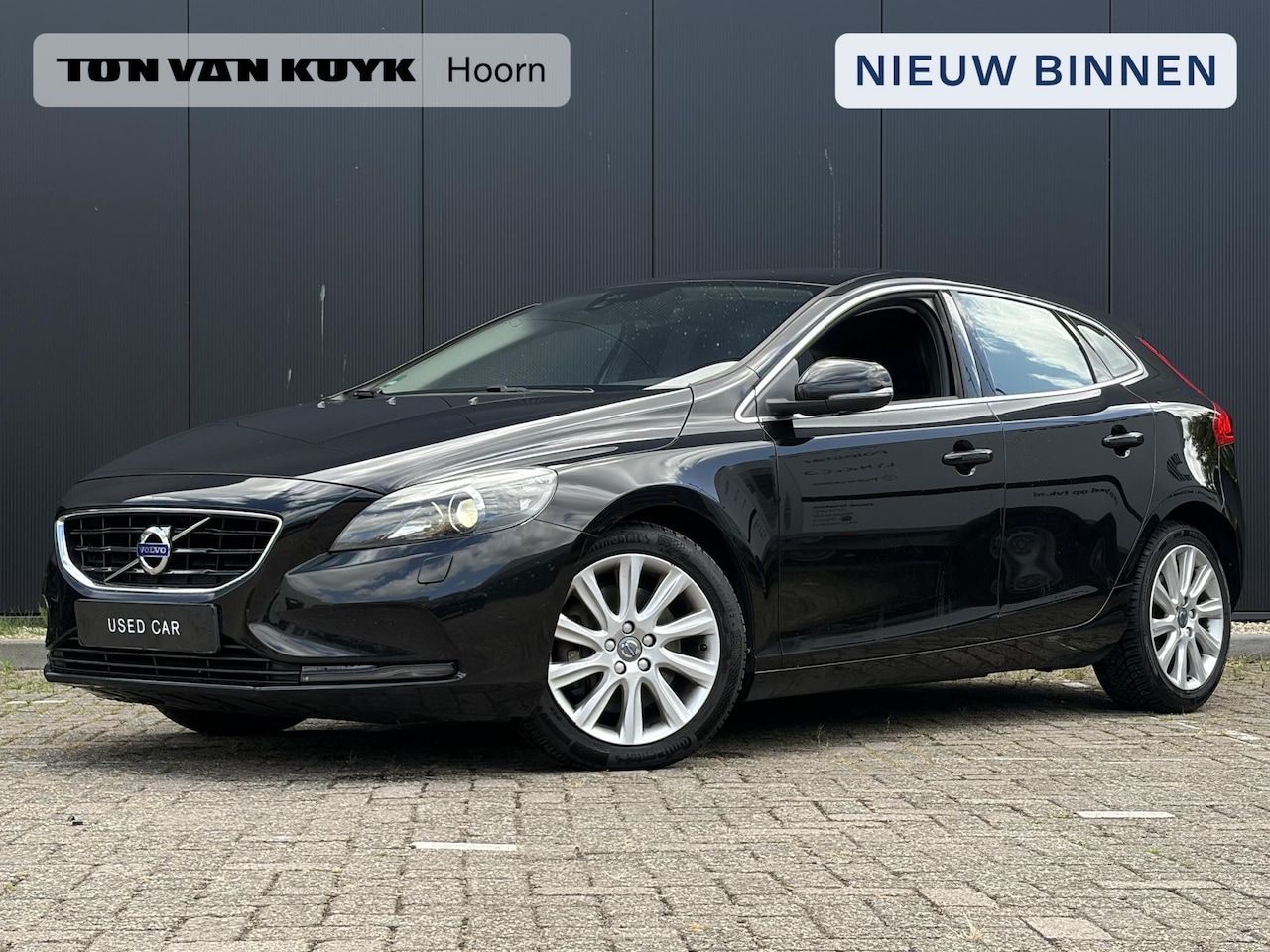 Volvo V40 - 1.5 T3 Momentum Stoelverwarming / Trekhaak / BT-Audio / 17" / Automaat / Parkeer sensoren - AutoWereld.nl