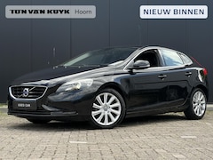 Volvo V40 - 1.5 T3 Momentum Stoelverwarming / Trekhaak / BT-Audio / 17" / Automaat / Parkeer sensoren