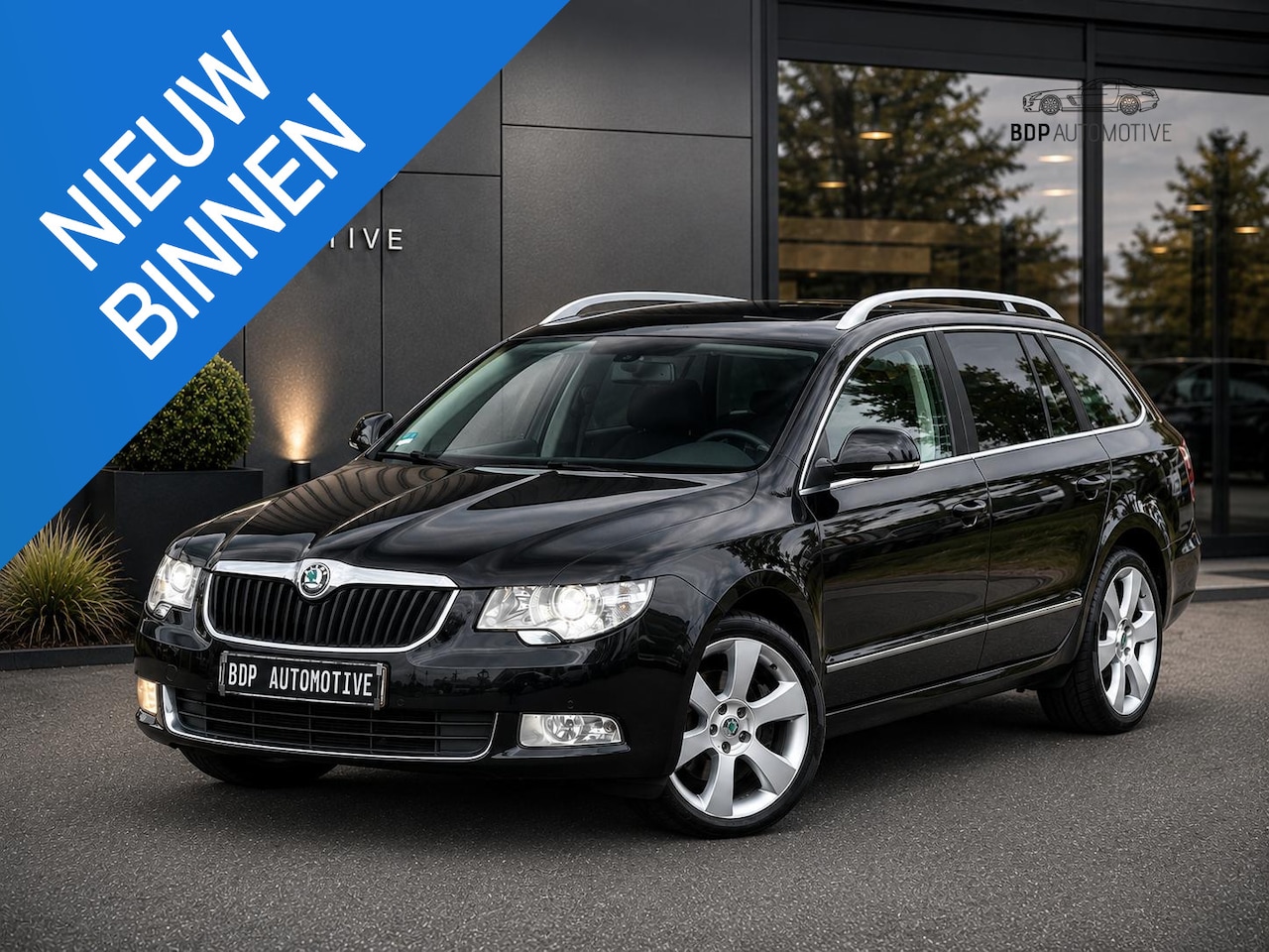 Skoda Superb Combi - 2.0 TSI Elegance Automaat | Panoramadak | Trekhaak | Multimedia - AutoWereld.nl