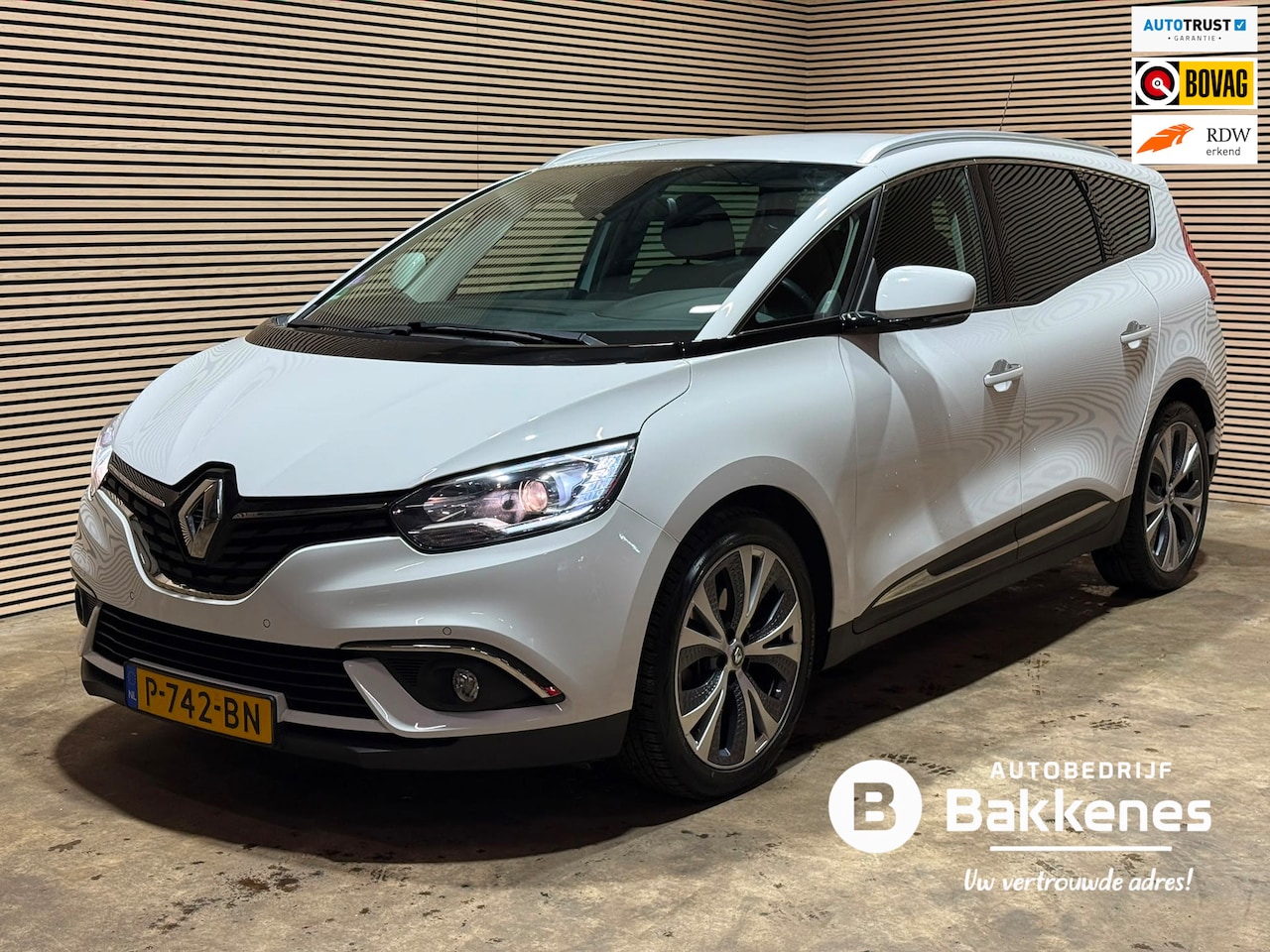 Renault Grand Scénic - 1.2 TCe Intens | Airco | Cruise | Trekhaak - AutoWereld.nl