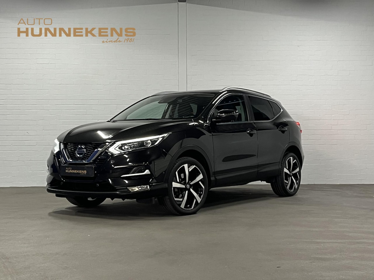 Nissan Qashqai - 1.3 DIG-T Tekna Trekhaak | Panorama dak | Adapt. cruise control | Stoelverwarming | Camera - AutoWereld.nl