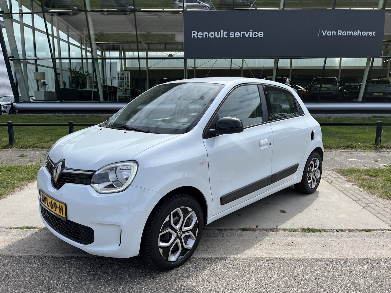 Renault Twingo - 1.0 SCe Equilibre / Apple Carplay - Android Auto / Stoelverw. / Parkeerhulp. A / Climate / - AutoWereld.nl