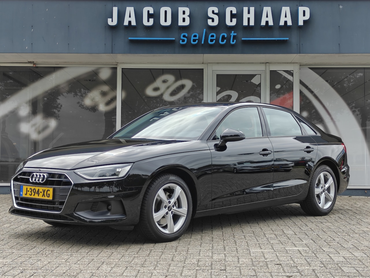 Audi A4 Limousine - 35 TFSI Pro Line / / 17'' LM / Carplay / Sensoren V+A - AutoWereld.nl