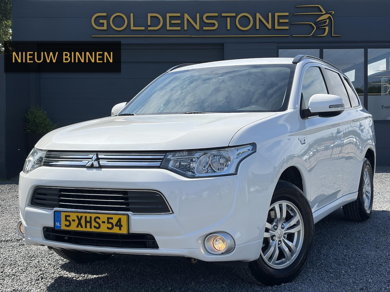 Mitsubishi Outlander - 2.0 PHEV Business Edition SOH 73%,Trekhaak,Navi,Camera,Keyless,Halfleder,Clima,Cruise,Lm v - AutoWereld.nl