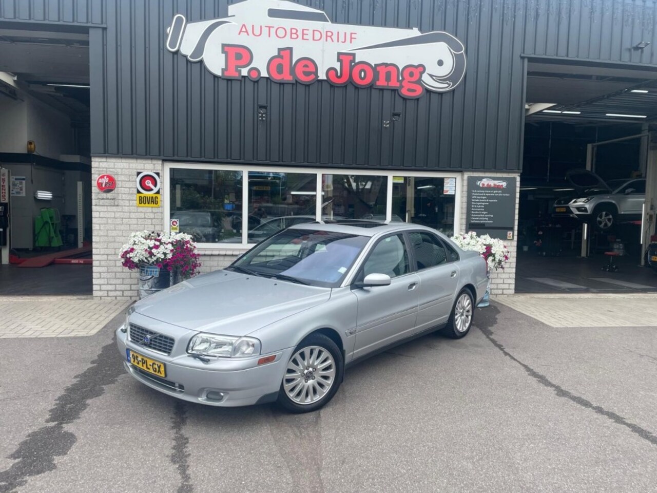 Volvo S80 - 2.4 MOMENTUM Trekhaak Leder Schuifdak Parkeersensoren Cruise Airco - AutoWereld.nl
