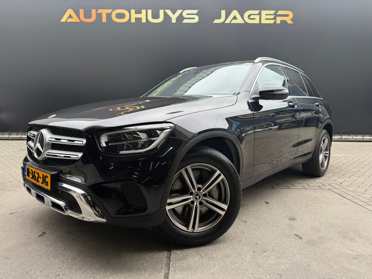 Mercedes-Benz GLC-klasse - 300e 4MATIC Business Solution AMG - Pano Stoelverwarming Cruise Carplay - AutoWereld.nl