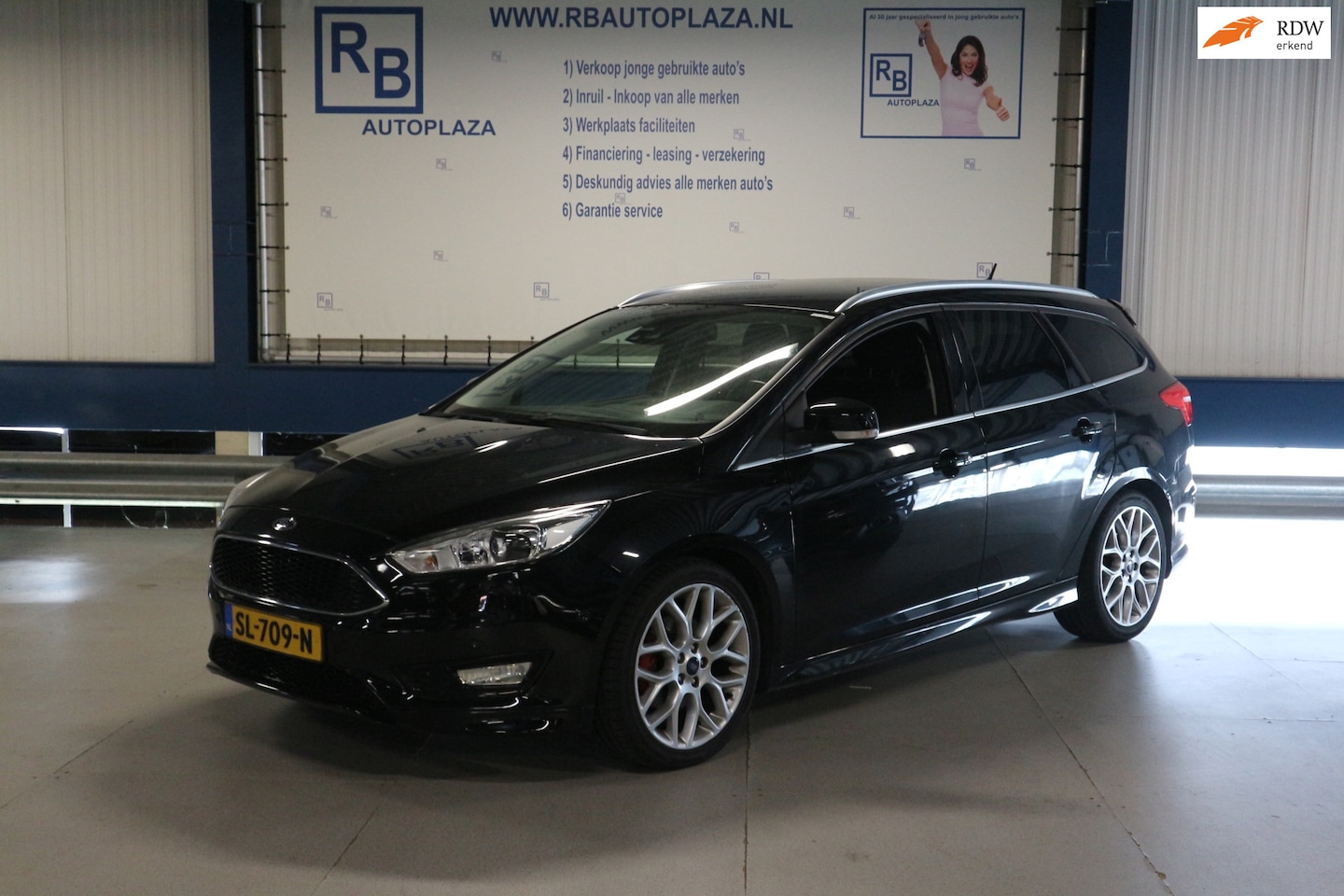 Ford Focus Wagon - 1.5 Red Edition / ST-LINE / FULL OPTIONS / LED / STUUR VERWARMING ! ! ! - AutoWereld.nl